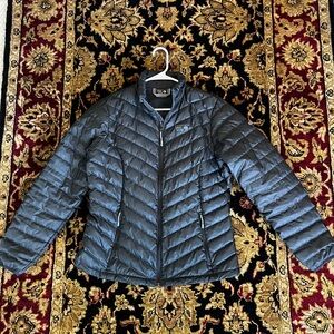 Mountain Hardware Women’s size Large - Black Down Coat.